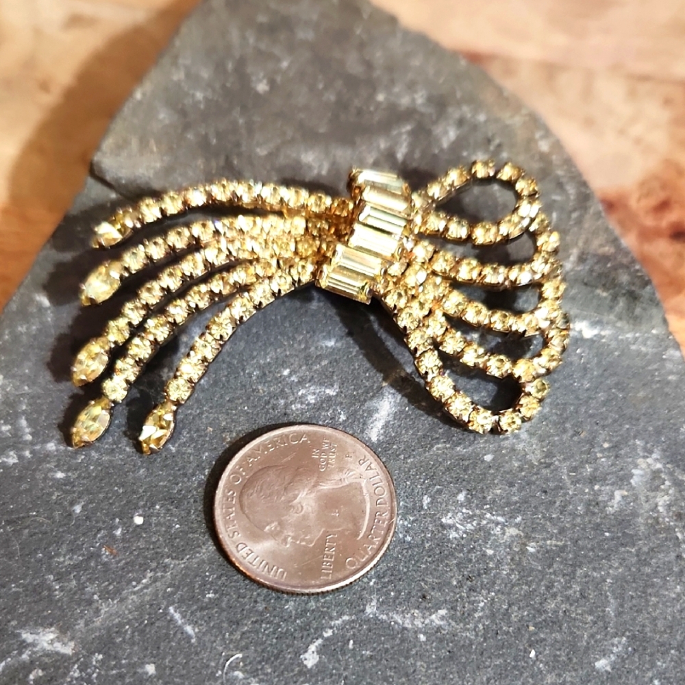 Vintage BROOCH Pale Yellow.  Gorgeous!